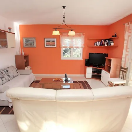 Tone Apartment *