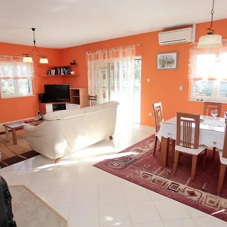Tone Apartment *